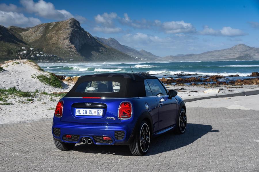  Mini Cooper S Cabrio (F57) 2018 года  (ZA) (фото 23 из 35)